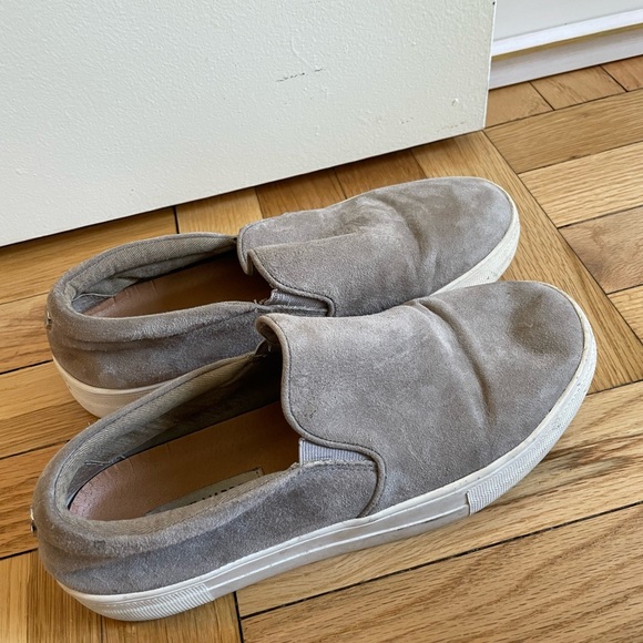 Steve Madden slip on velvet shoes size 8. - Picture 3 of 4